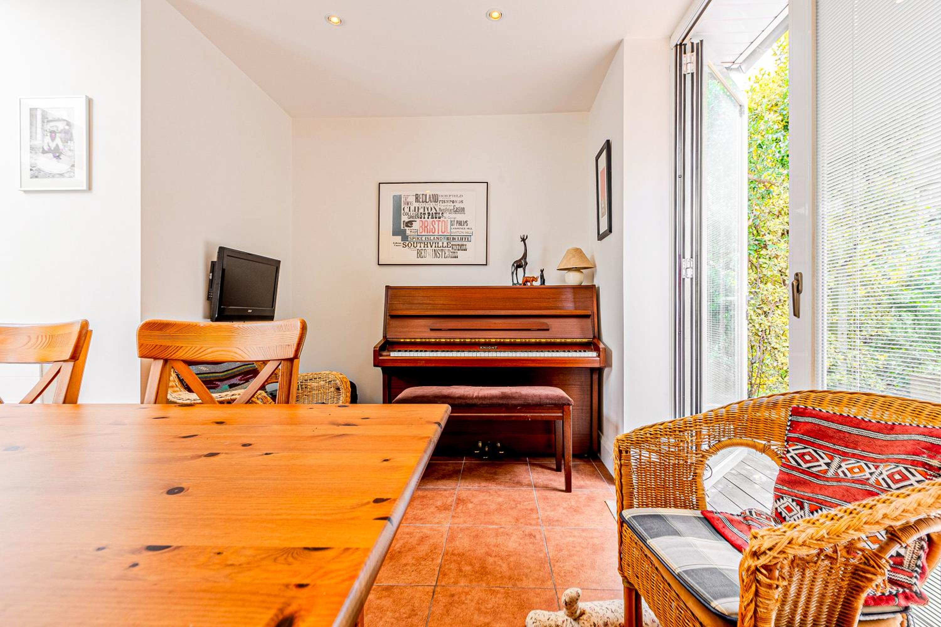 Central 3Story 3BR, Garden, 5min Holloway Rd Tube