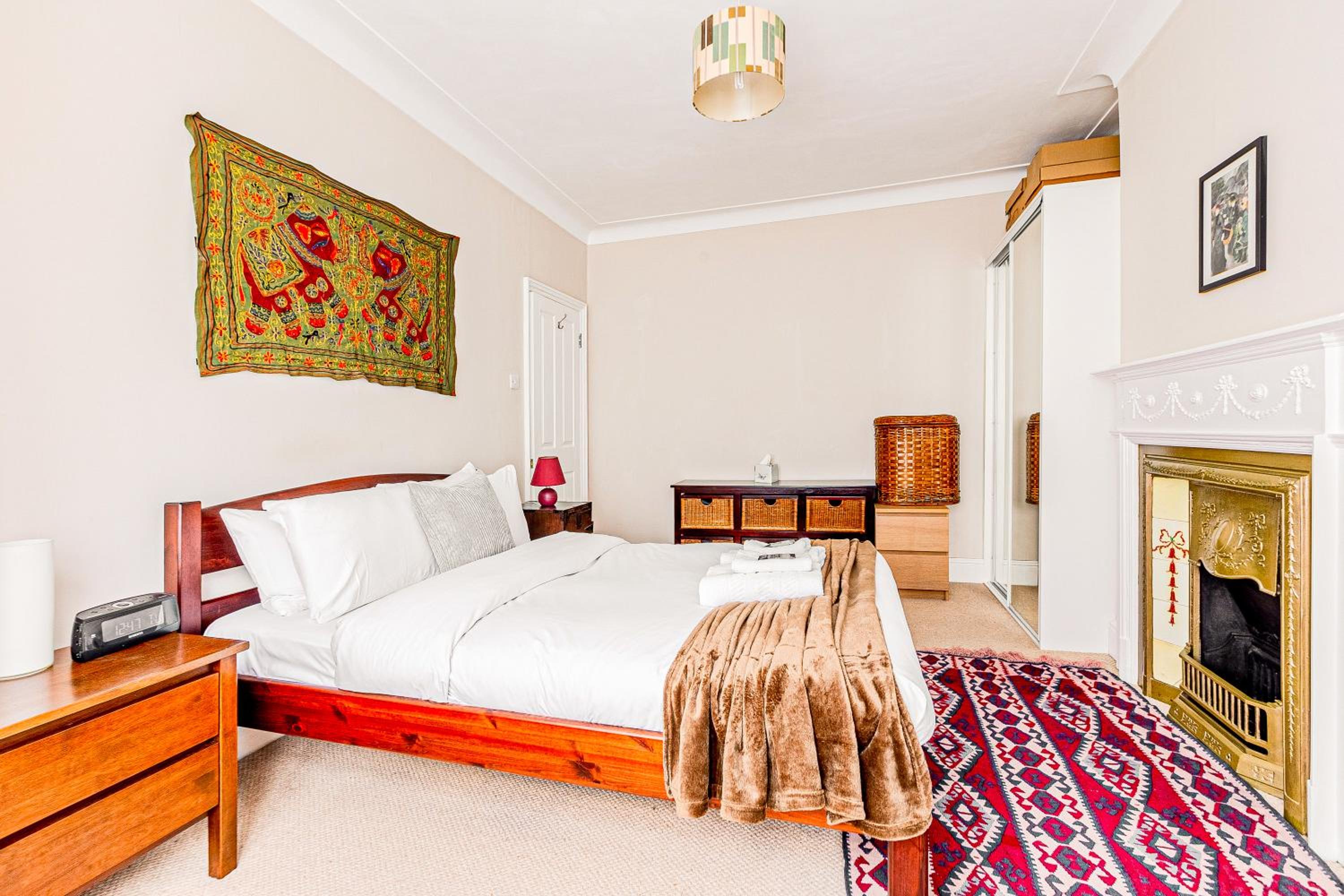 Central 3Story 3BR, Garden, 5min Holloway Rd Tube