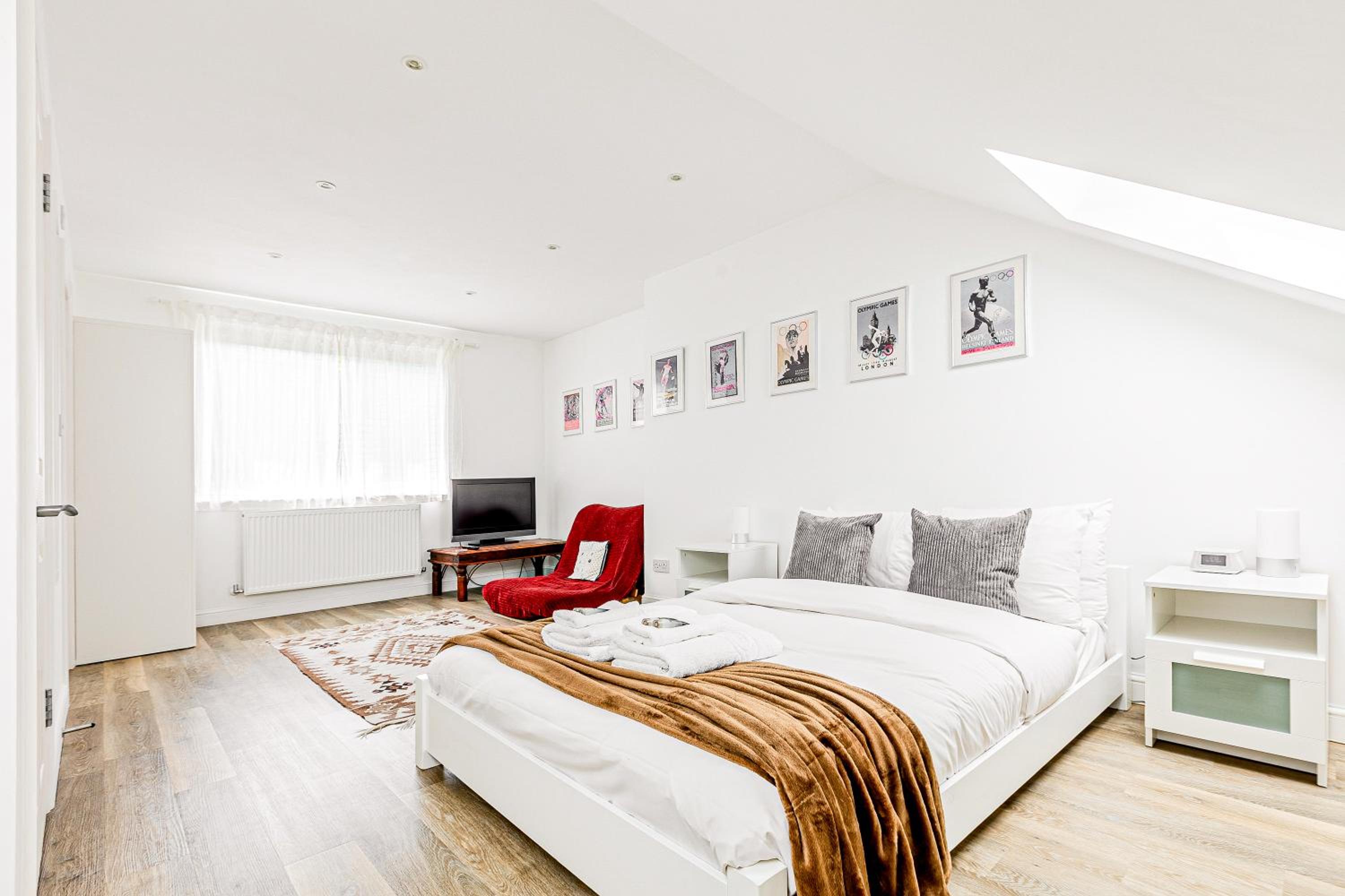Central 3Story 3BR, Garden, 5min Holloway Rd Tube