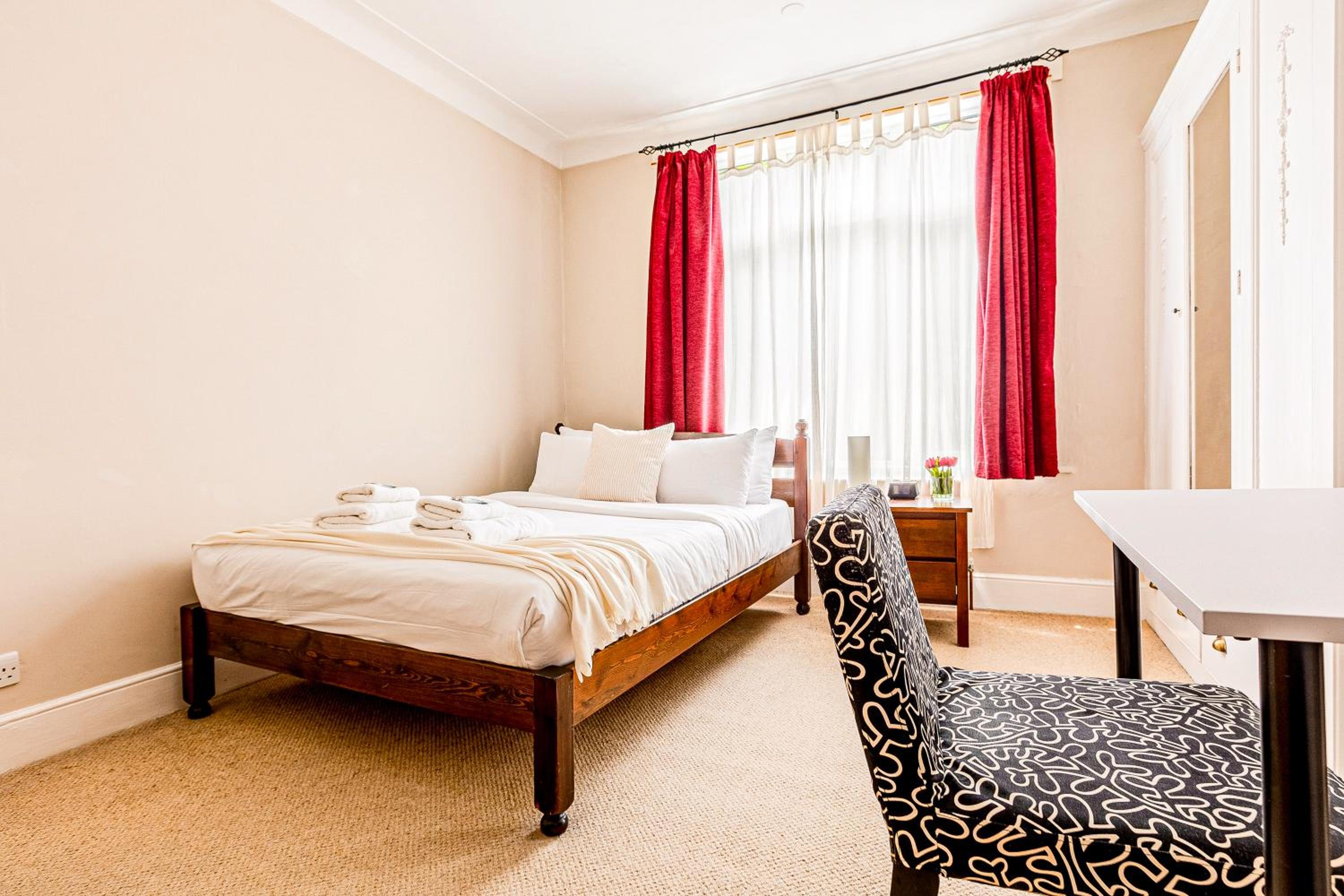 Central 3Story 3BR, Garden, 5min Holloway Rd Tube