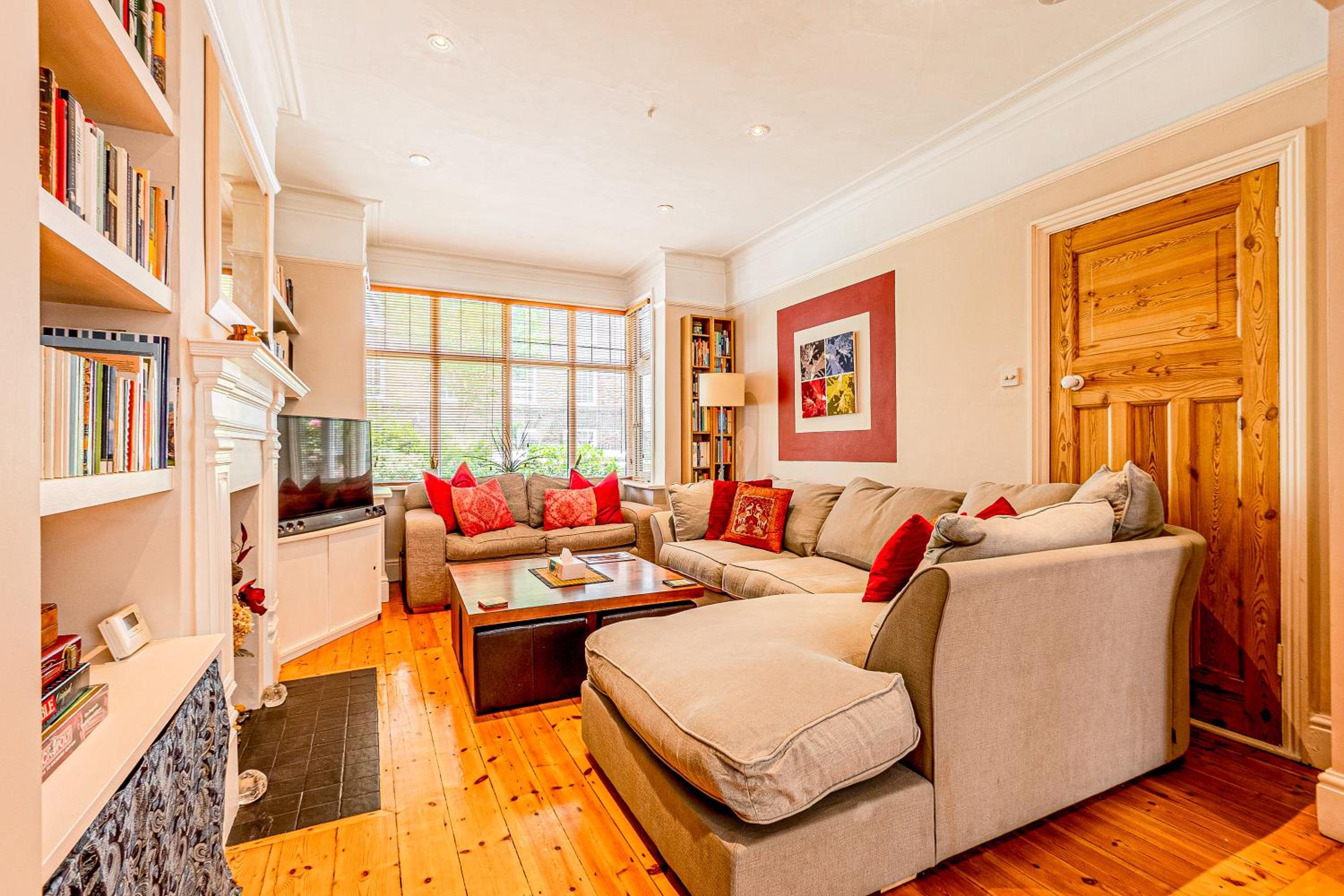 Central 3Story 3BR, Garden, 5min Holloway Rd Tube