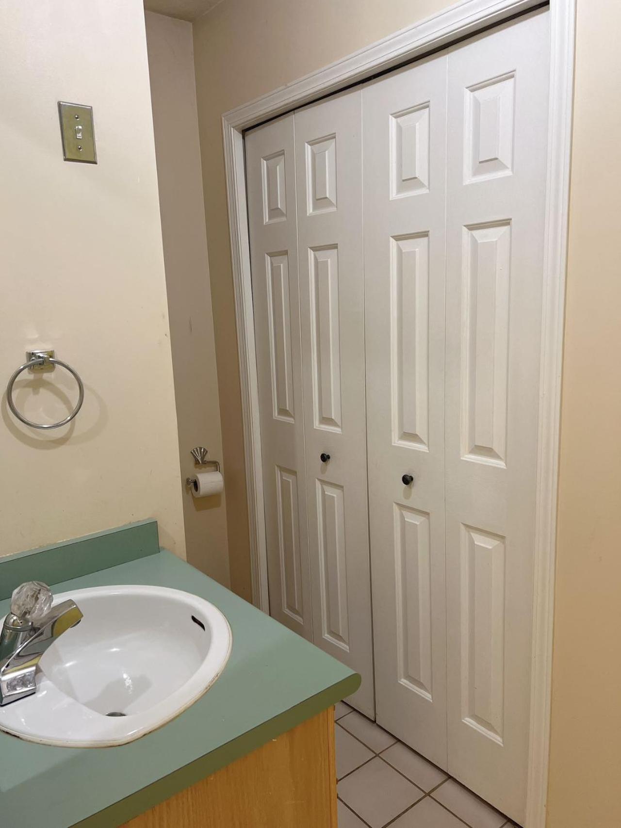 Cozy Room in Quiet Community Near Shopping Mall