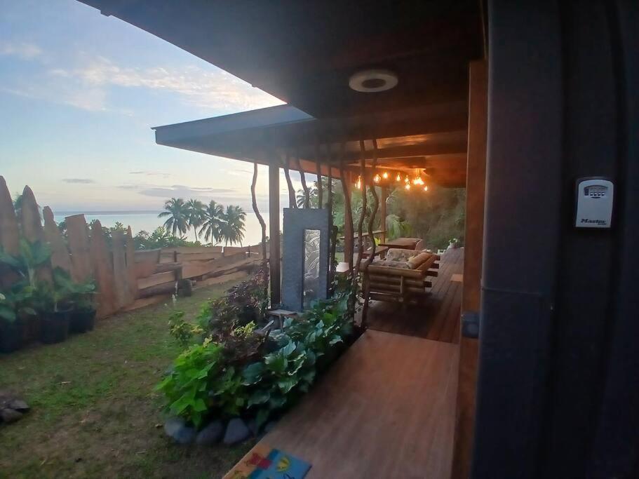 Fare Ohiti, face au spot de surf de Haapiti