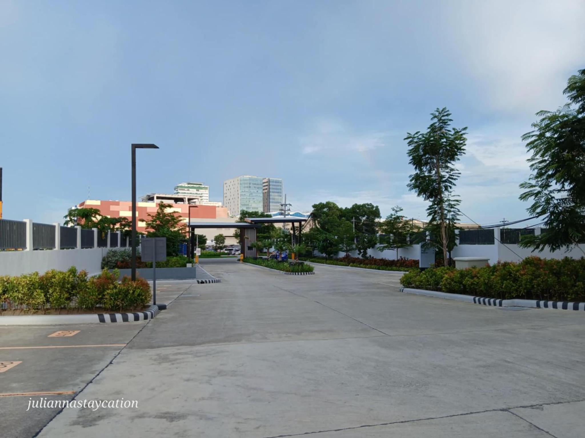 Great Location-Behind SM City view 5
