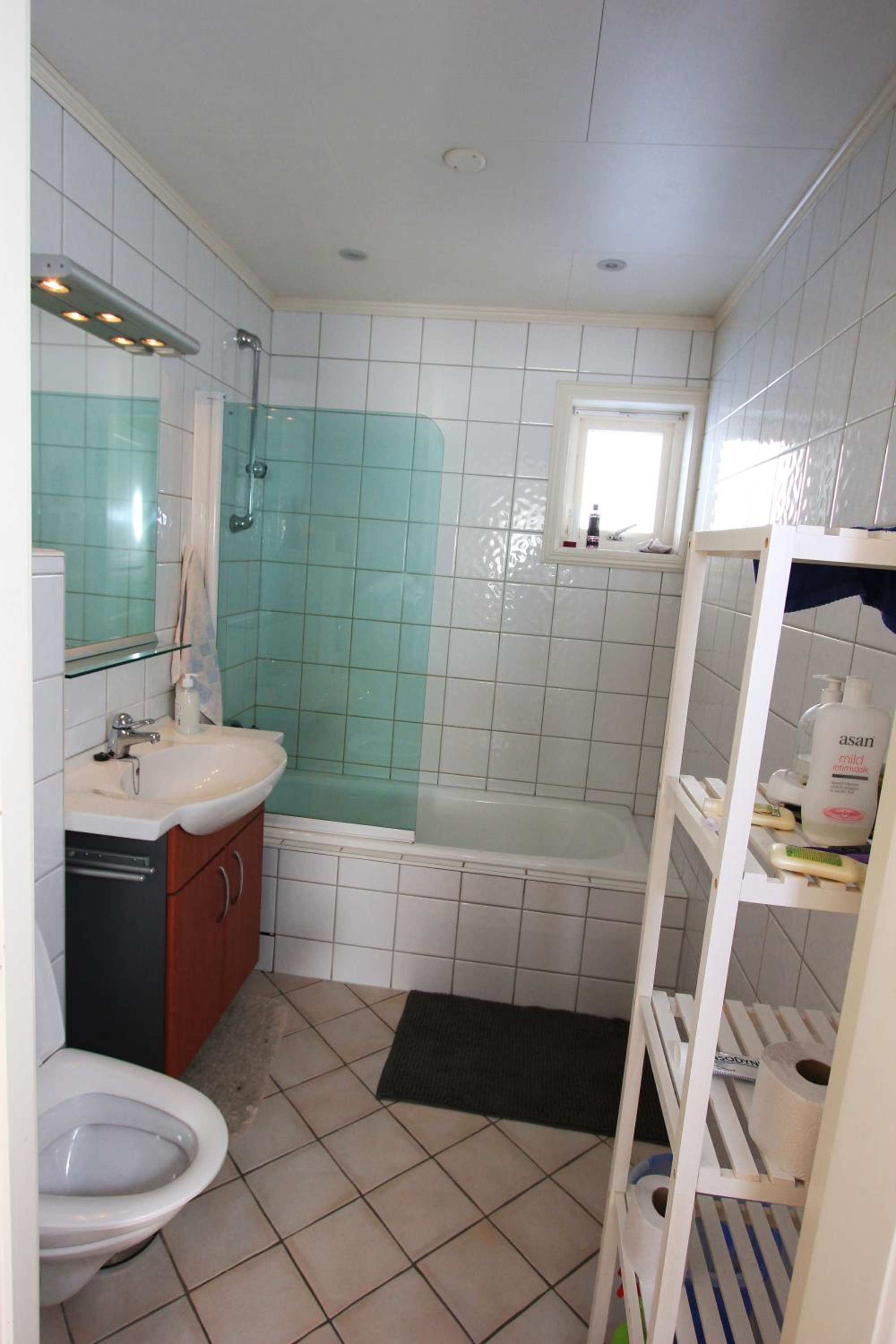 Private room on quiet street view 4