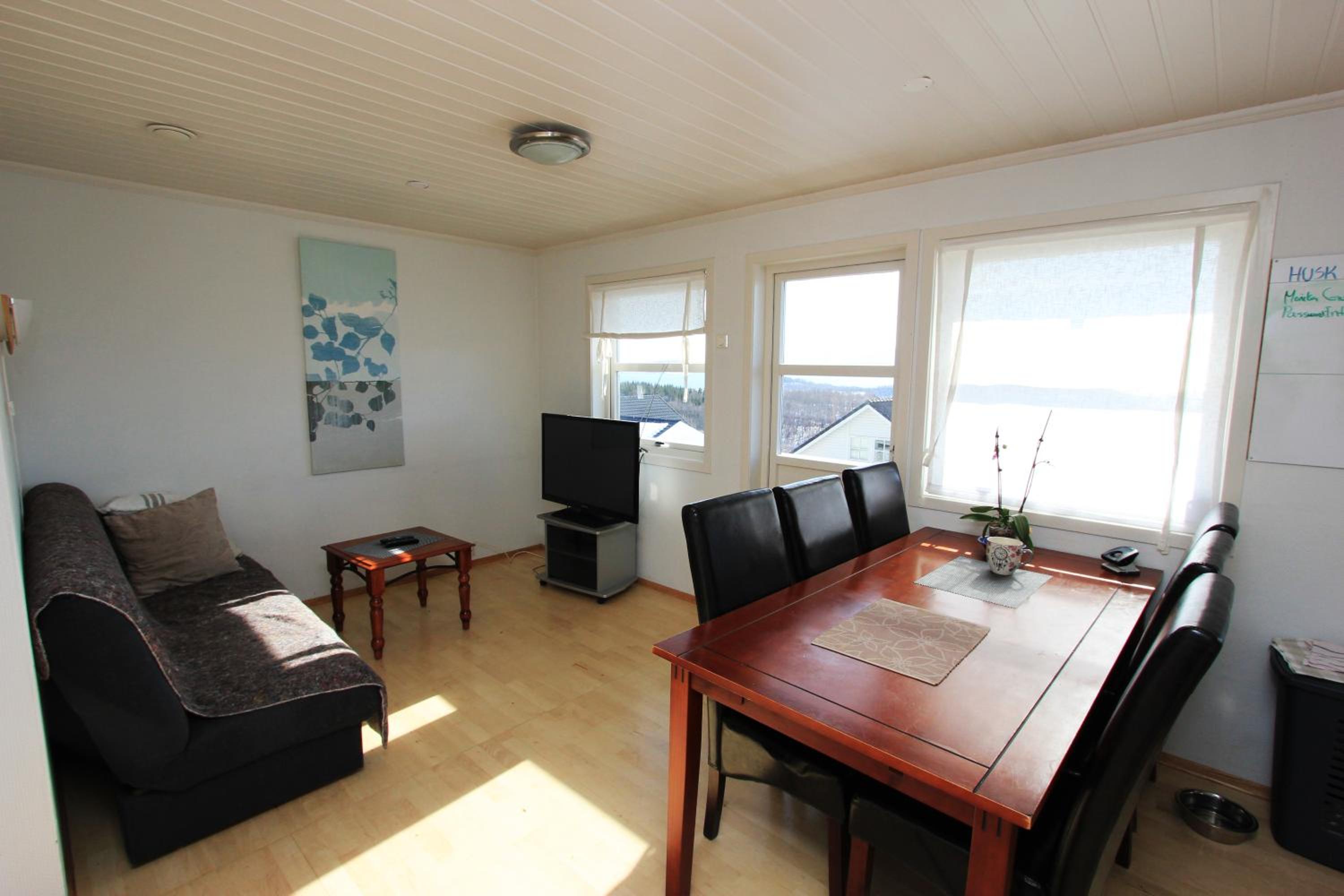 Private room on quiet street view 5