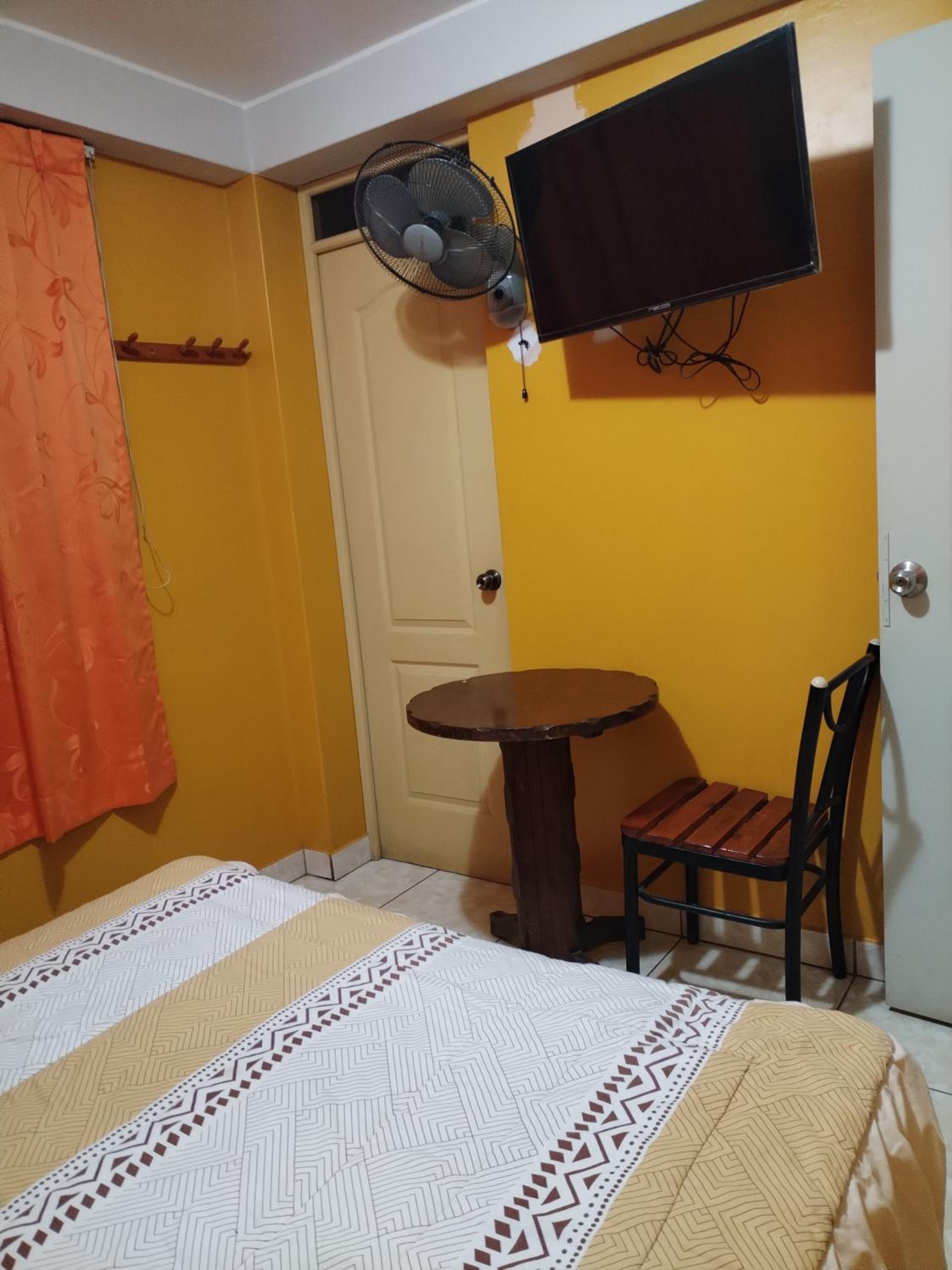 Hostal paris