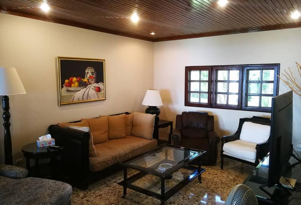 Beachfront villa with pool in Sosúa