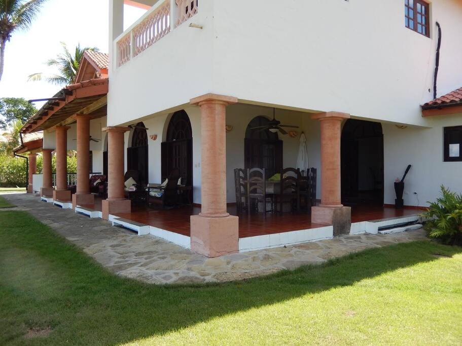 Beachfront villa with pool in Sosúa