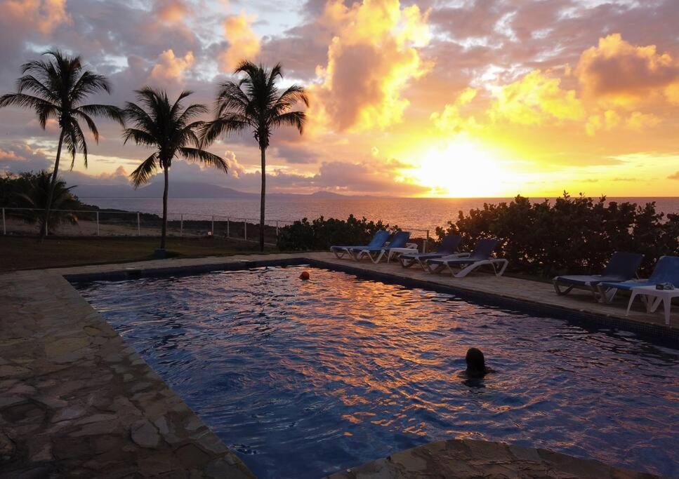 Beachfront villa with pool in Sosúa