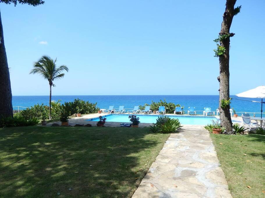 Beachfront villa with pool in Sosúa