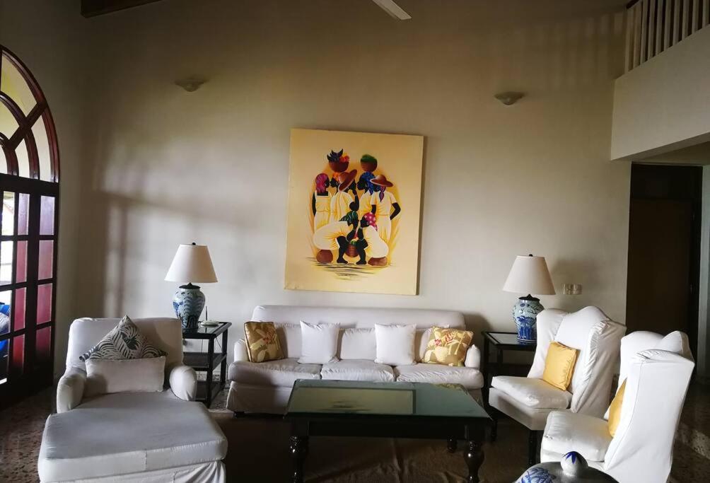 Beachfront villa with pool in Sosúa