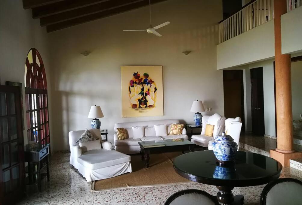 Beachfront villa with pool in Sosúa