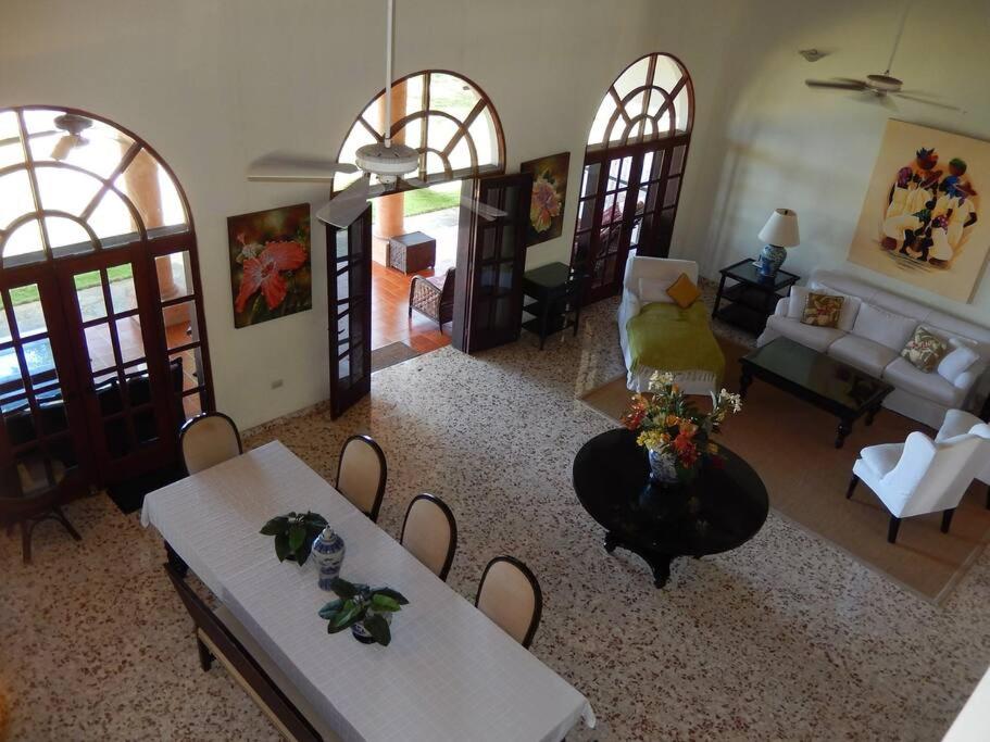 Beachfront villa with pool in Sosúa