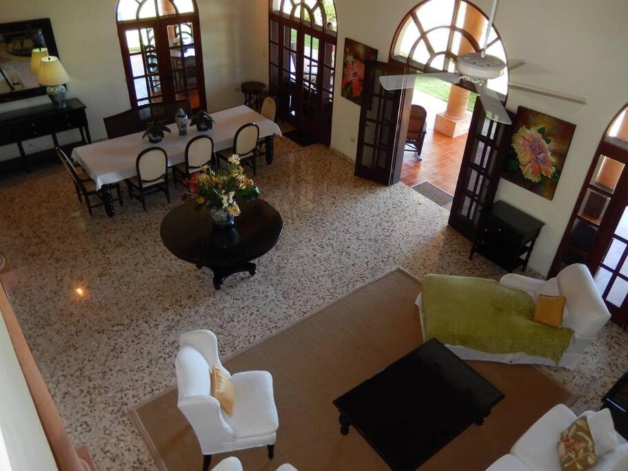 Beachfront villa with pool in Sosúa