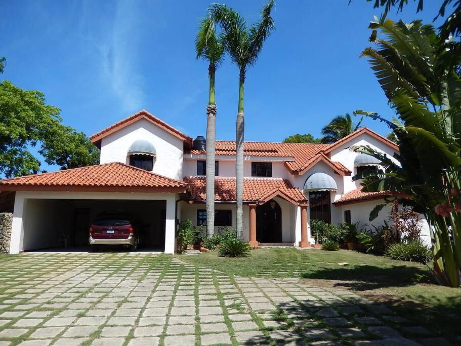 Beachfront villa with pool in Sosúa
