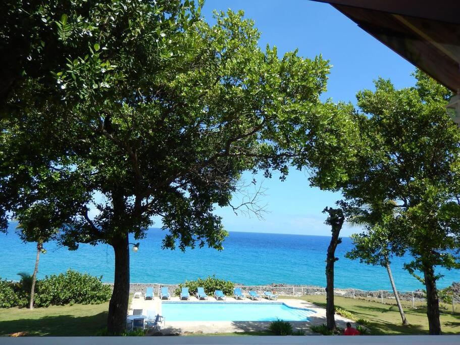 Beachfront villa with pool in Sosúa