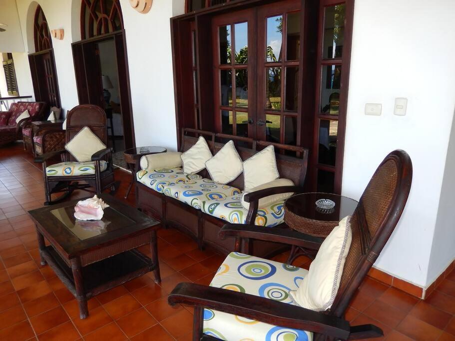 Beachfront villa with pool in Sosúa