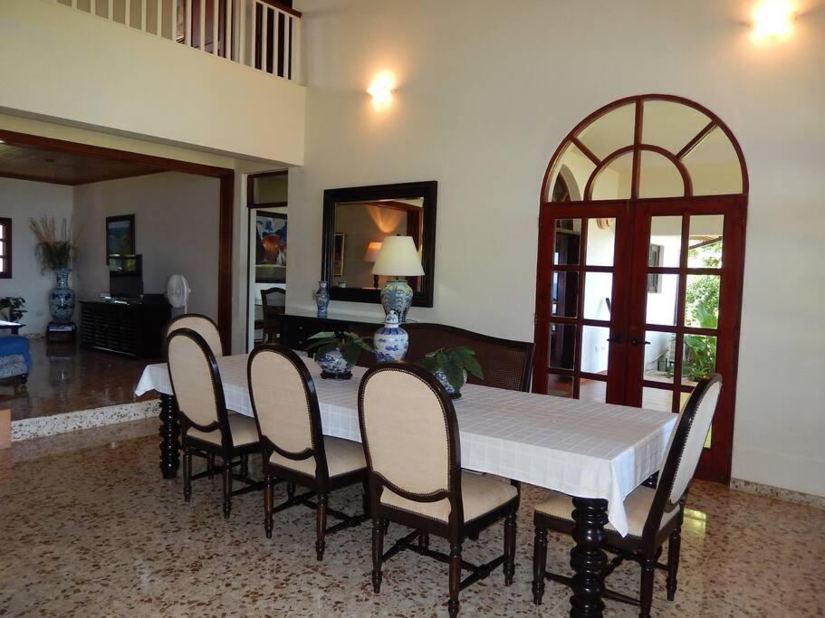 Beachfront villa with pool in Sosúa