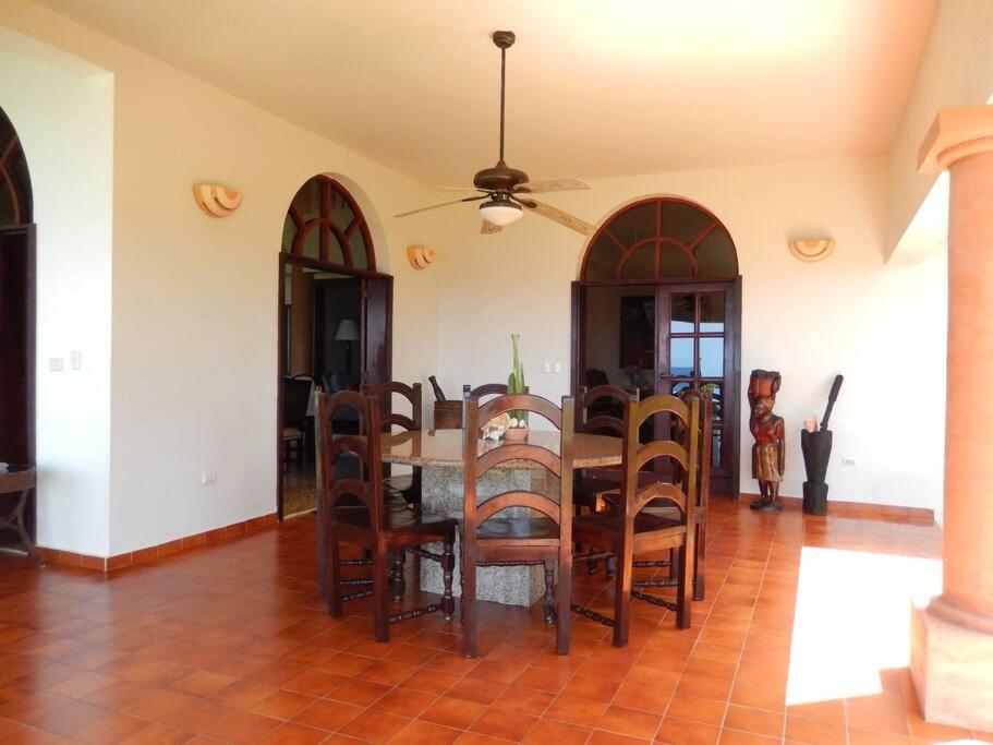 Beachfront villa with pool in Sosúa