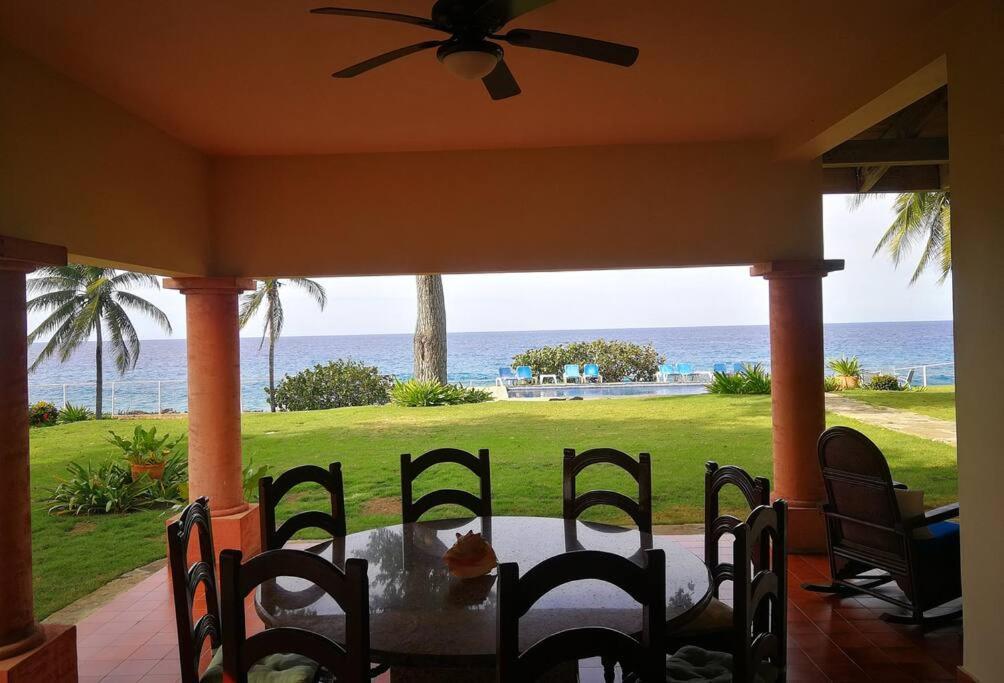 Beachfront villa with pool in Sosúa