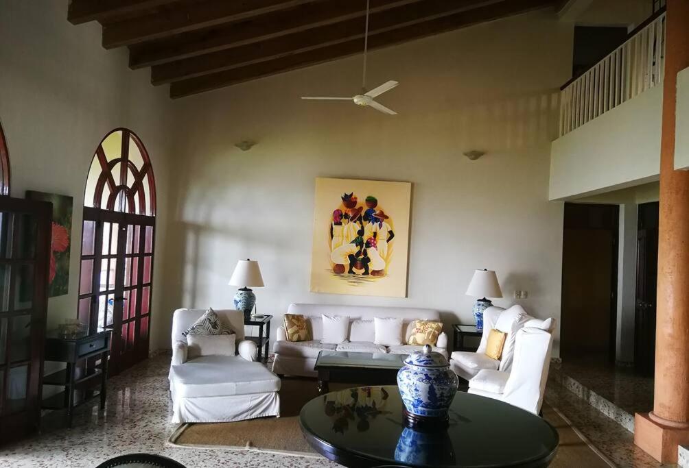 Beachfront villa with pool in Sosúa