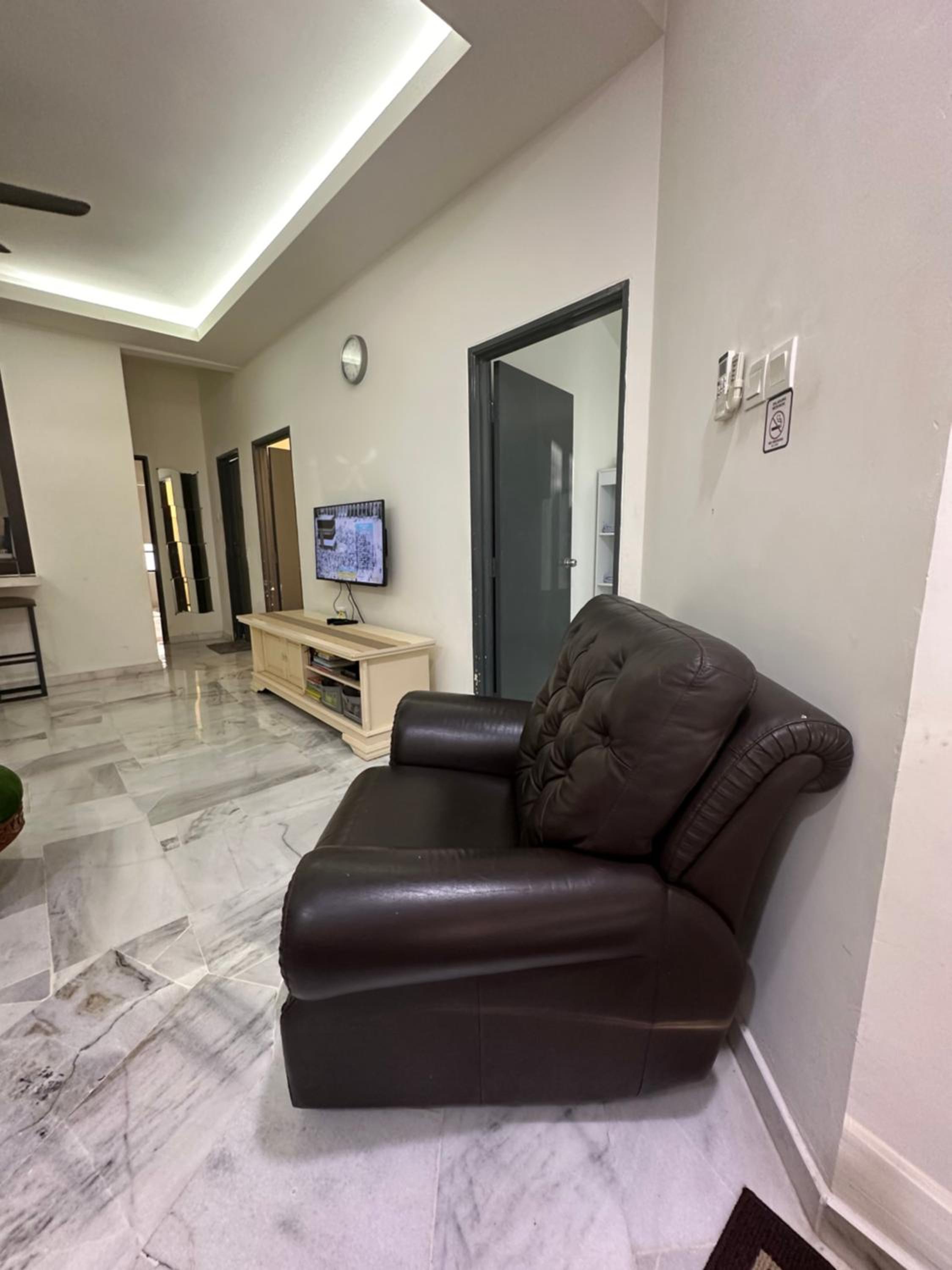 Desa Damai Homestay fully air cond and self check in #7 pax