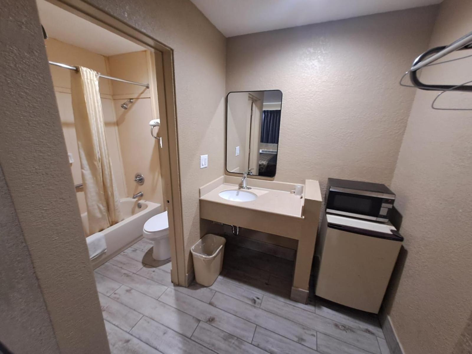American Inn i10 Rialto and Colton