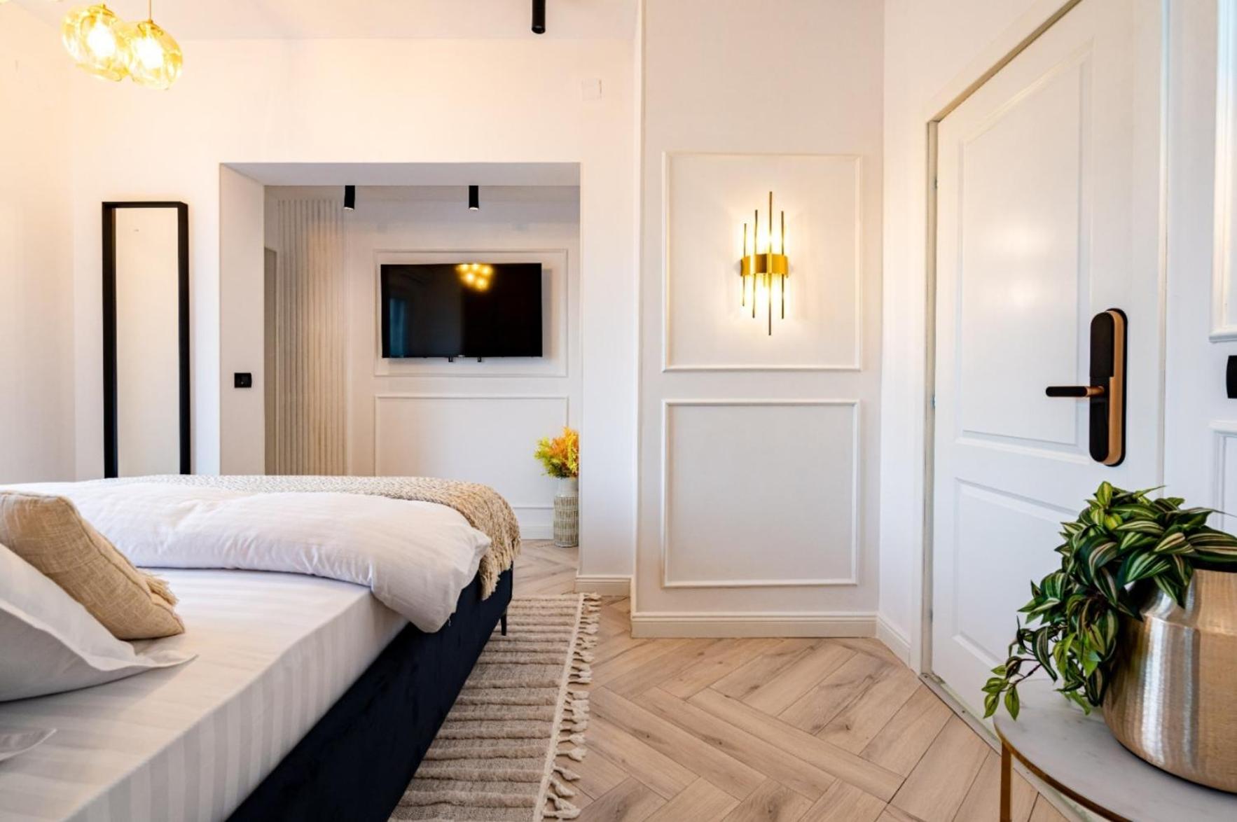 Royal - Luxury Apartment B - Old City - Victoriei view 4