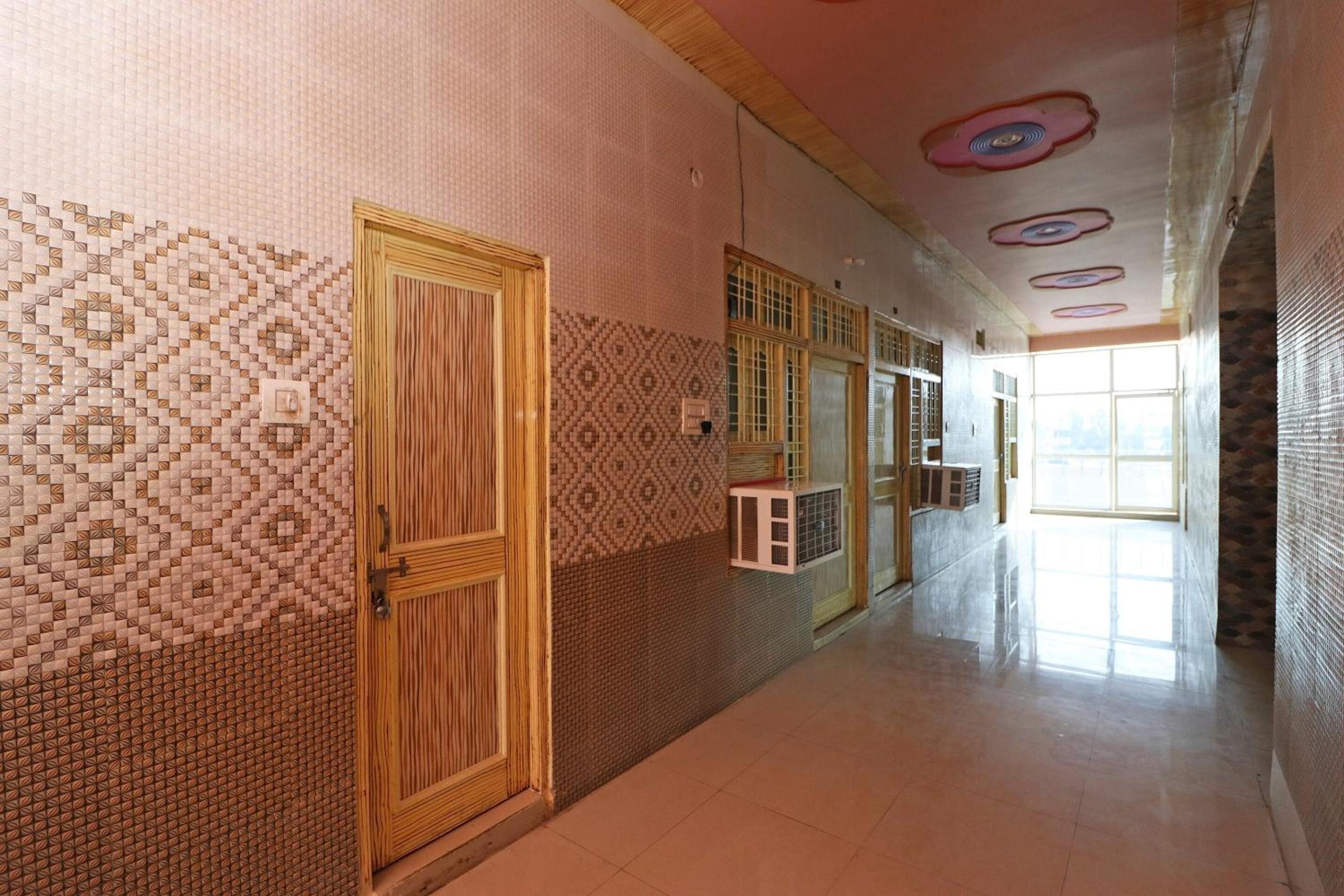 Hotel O CH. JYOTI HOTEL & Restaurant view 4