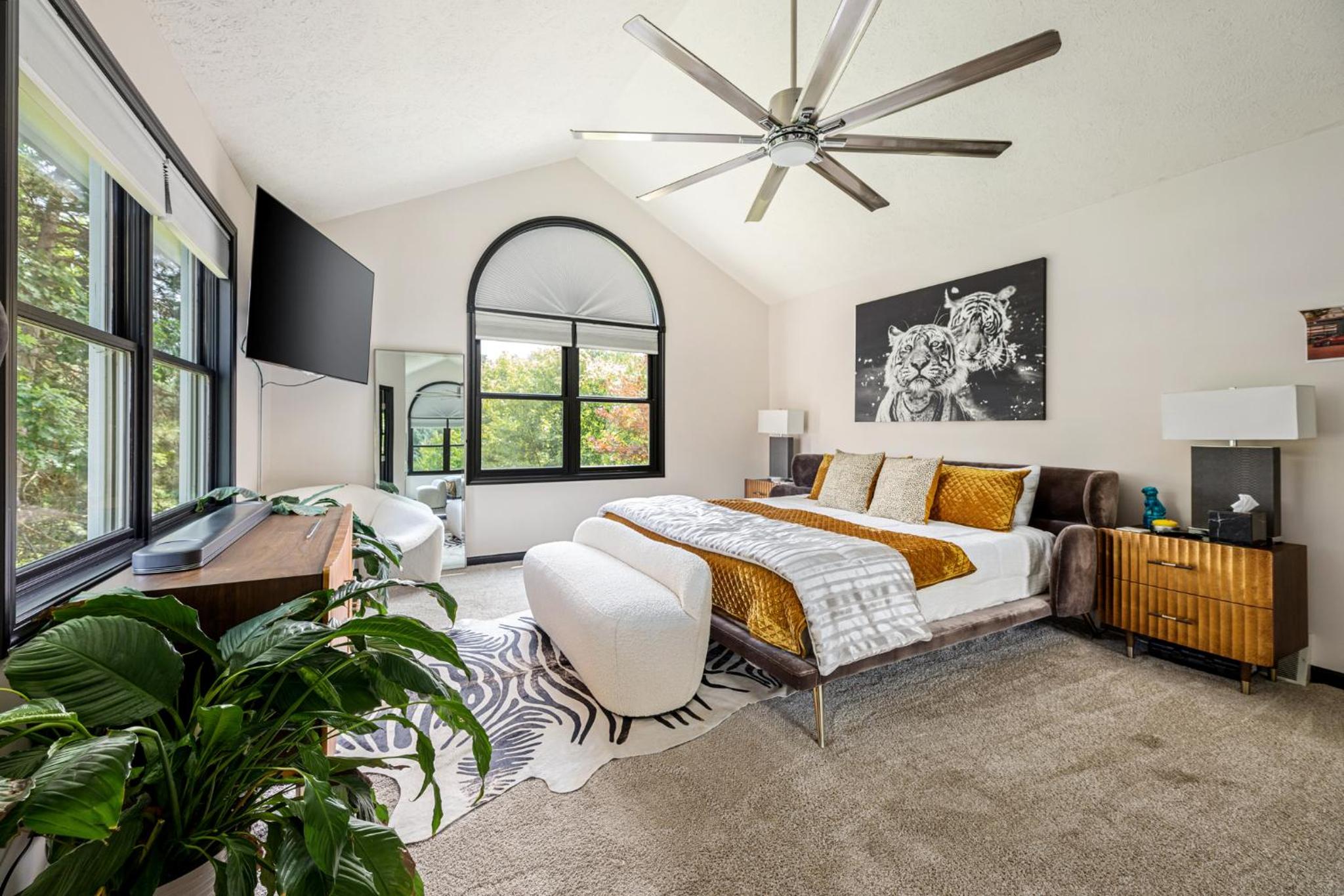 Peaceful Luxury Unique 3 BDR Home with Cinema Gym and more