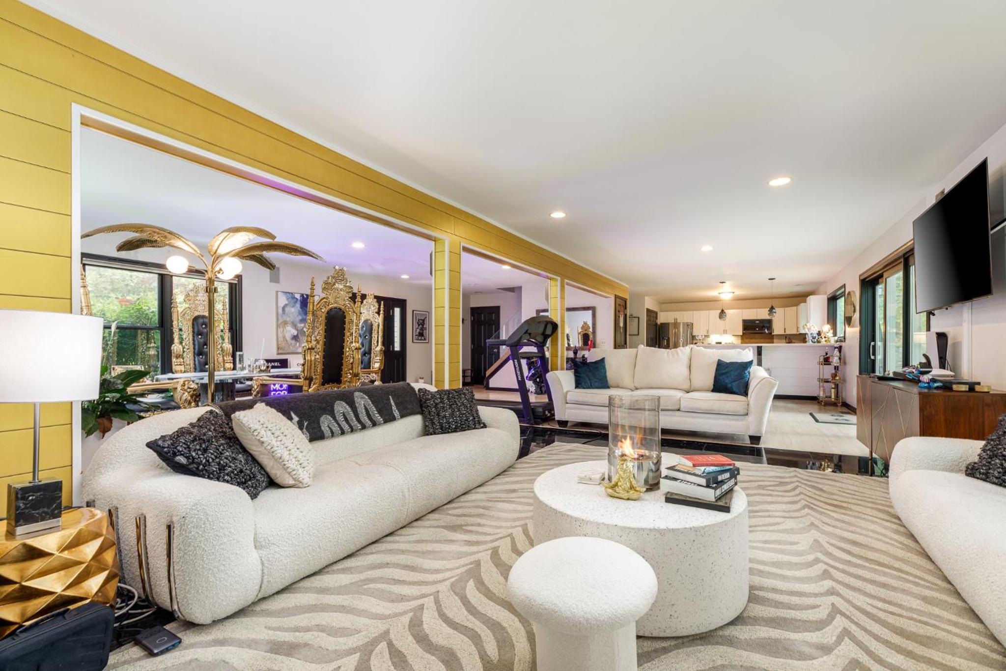 Peaceful Luxury Unique 3 BDR Home with Cinema Gym and more