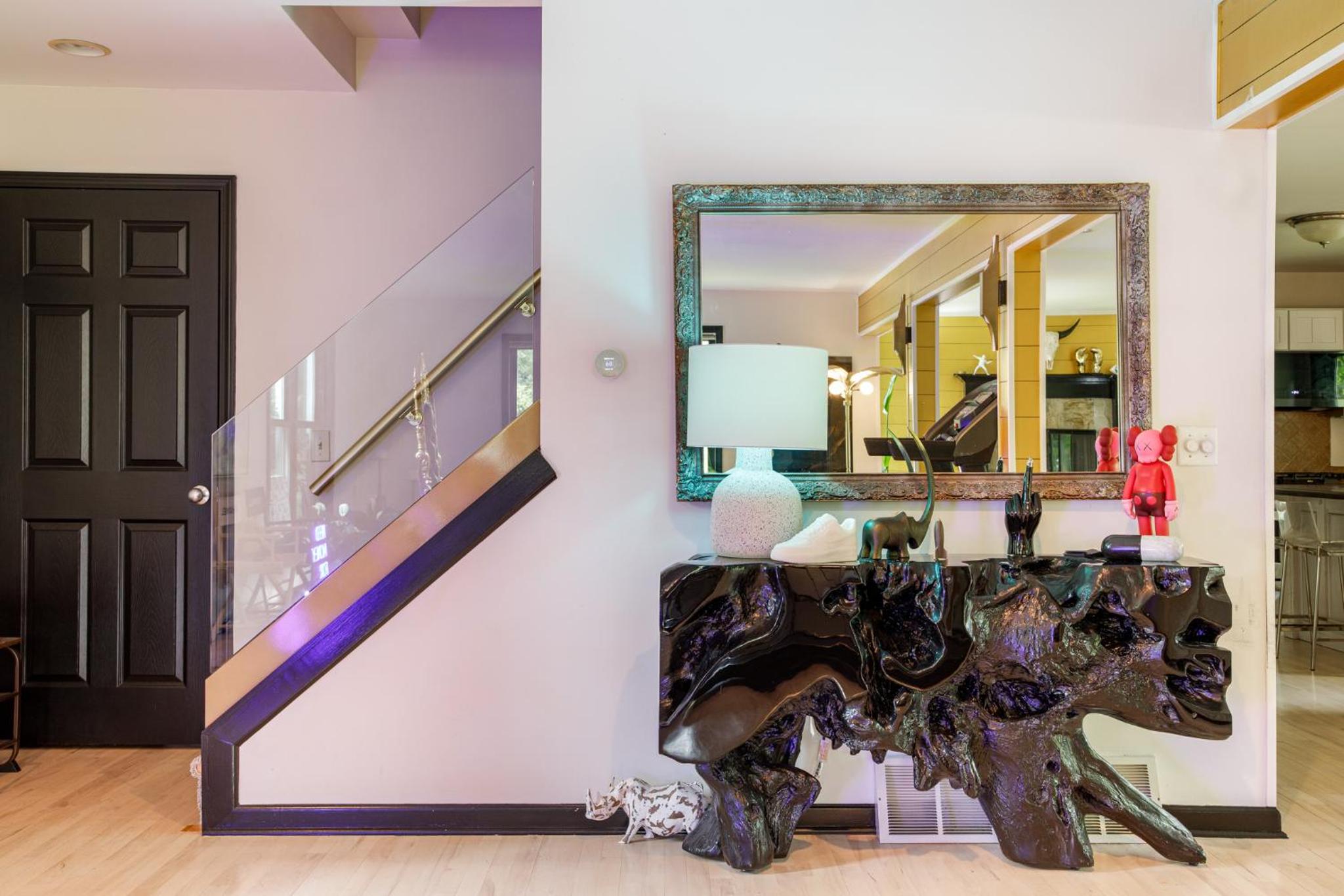 Peaceful Luxury Unique 3 BDR Home with Cinema Gym and more