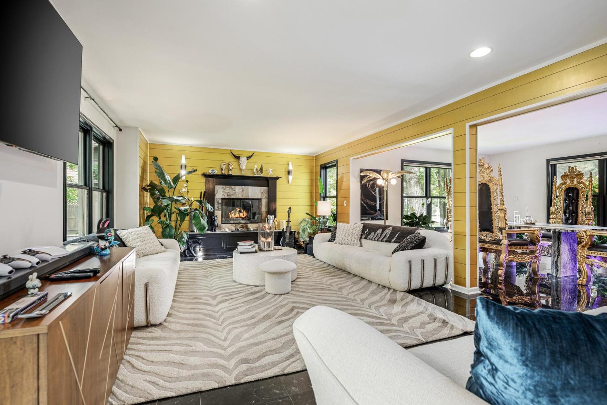 Peaceful Luxury Unique 3 BDR Home with Cinema Gym and more