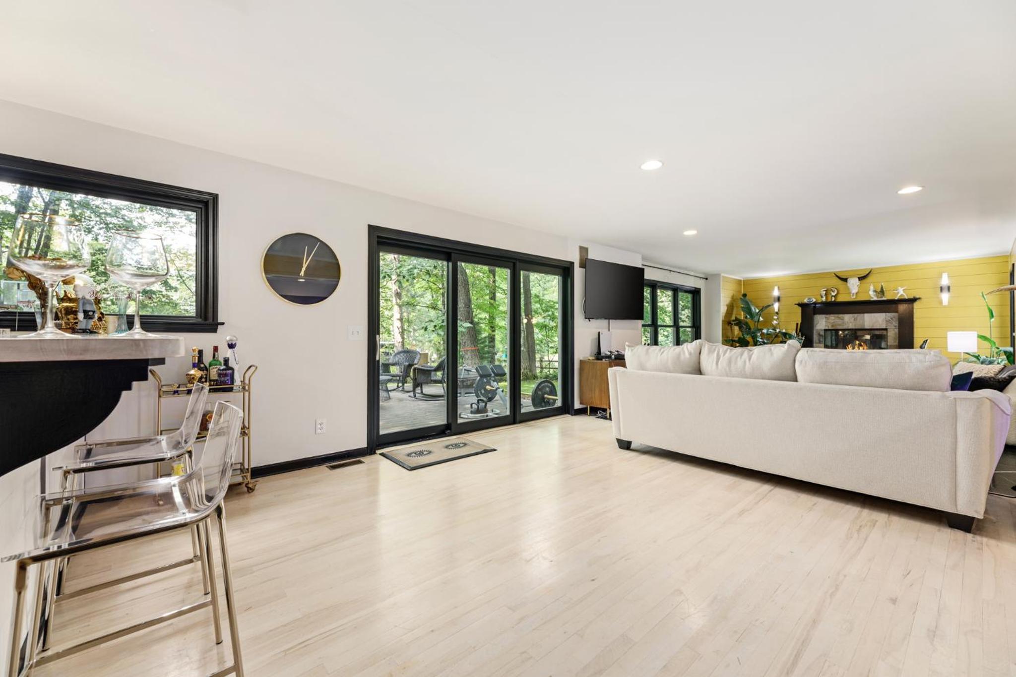 Peaceful Luxury Unique 3 BDR Home with Cinema Gym and more