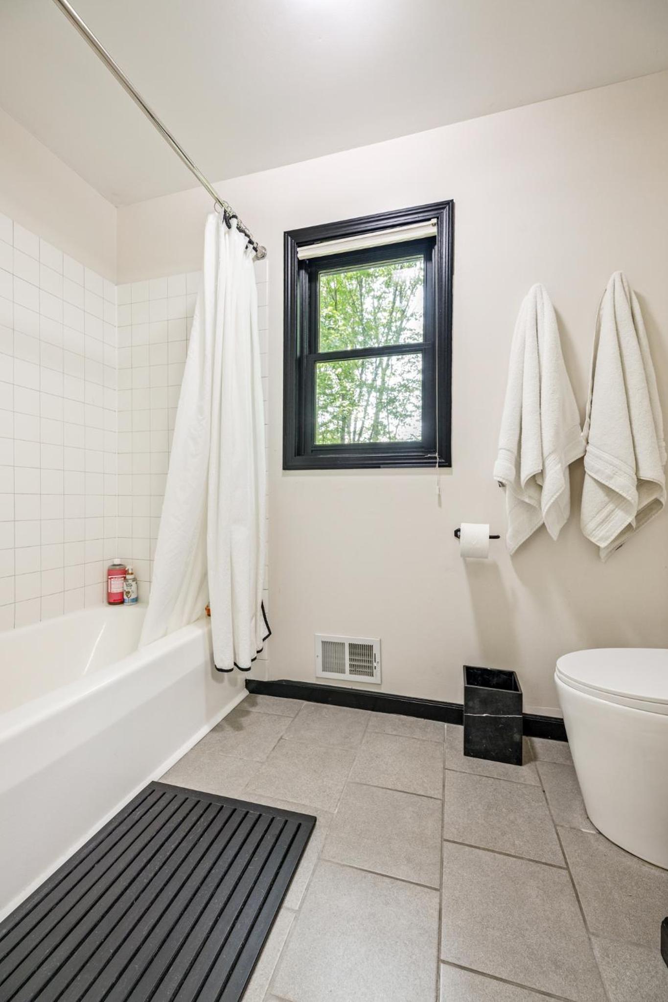 Peaceful Luxury Unique 3 BDR Home with Cinema Gym and more