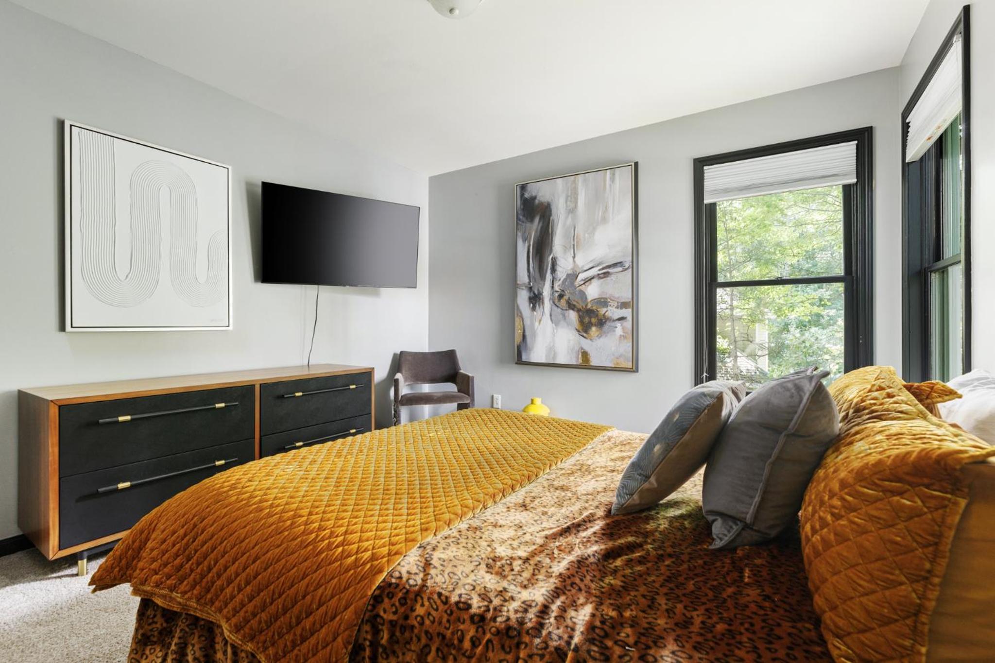 Peaceful Luxury Unique 3 BDR Home with Cinema Gym and more