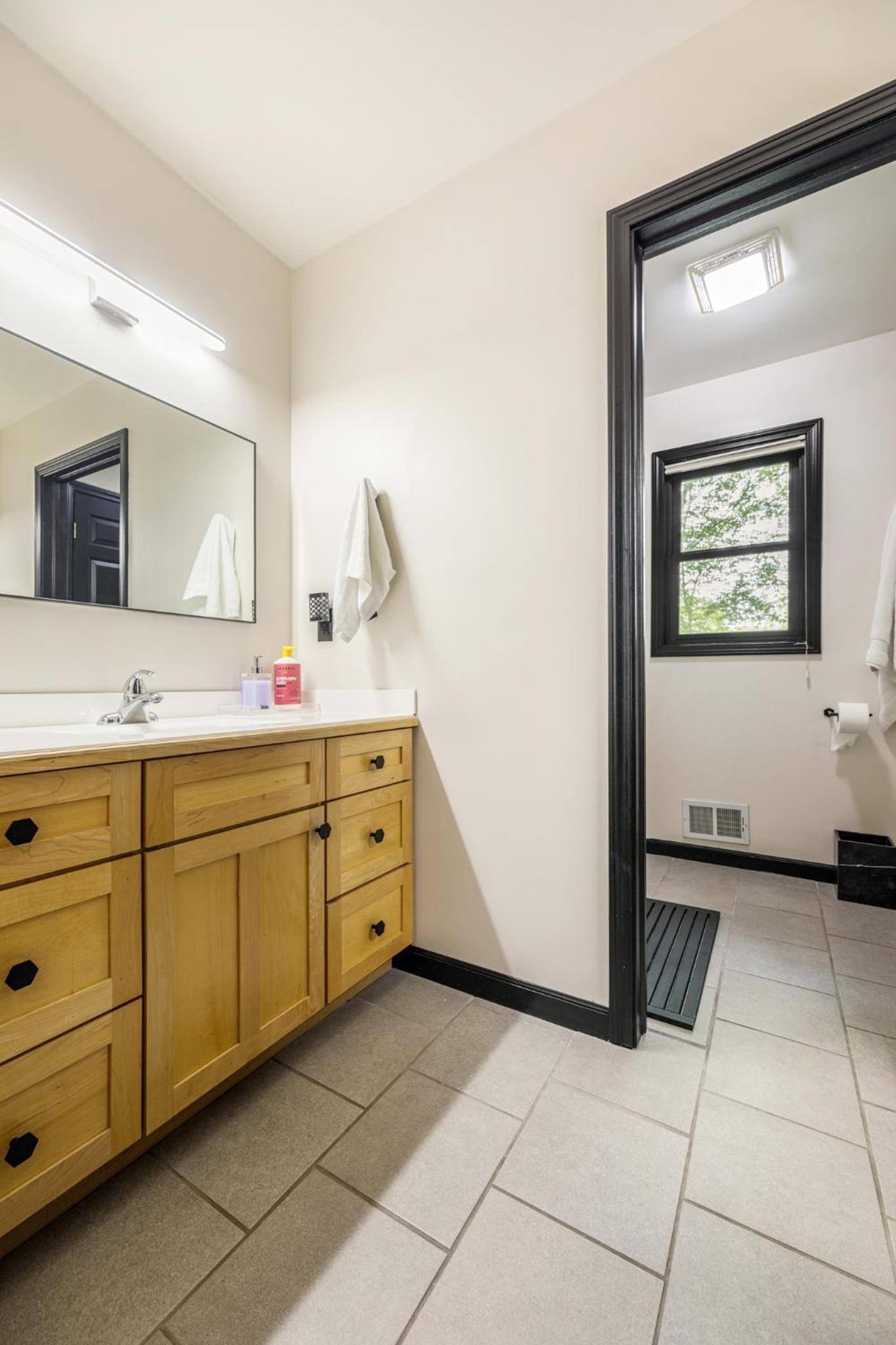 Peaceful Luxury Unique 3 BDR Home with Cinema Gym and more