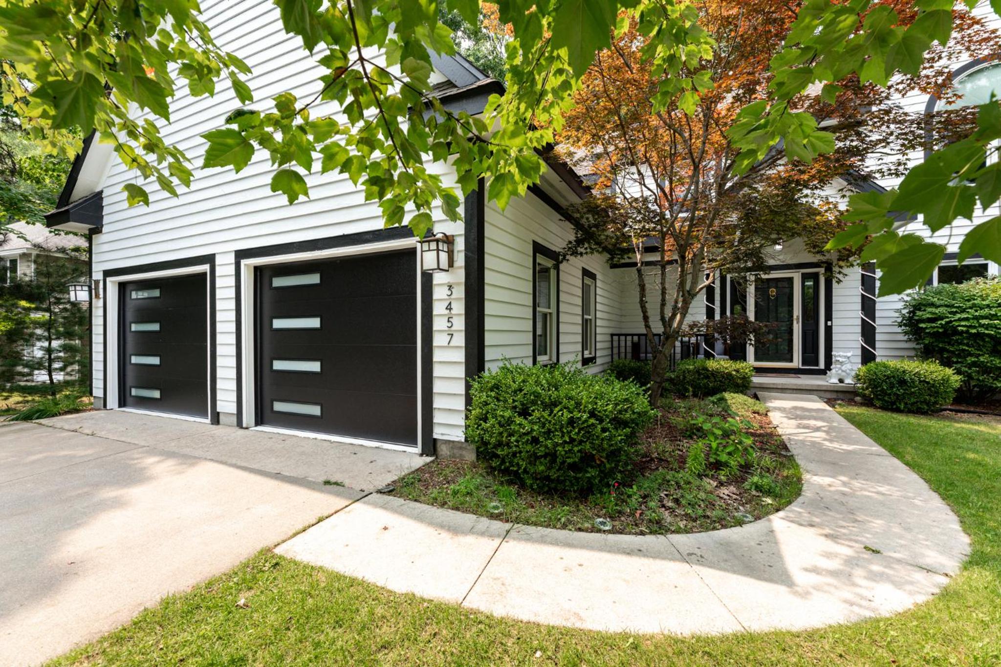 Peaceful Luxury Unique 3 BDR Home with Cinema Gym and more