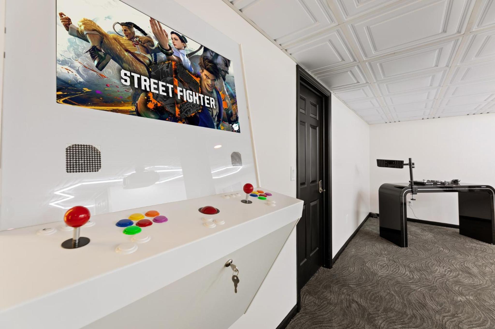 Peaceful Luxury Unique 3 BDR Home with Cinema Gym and more