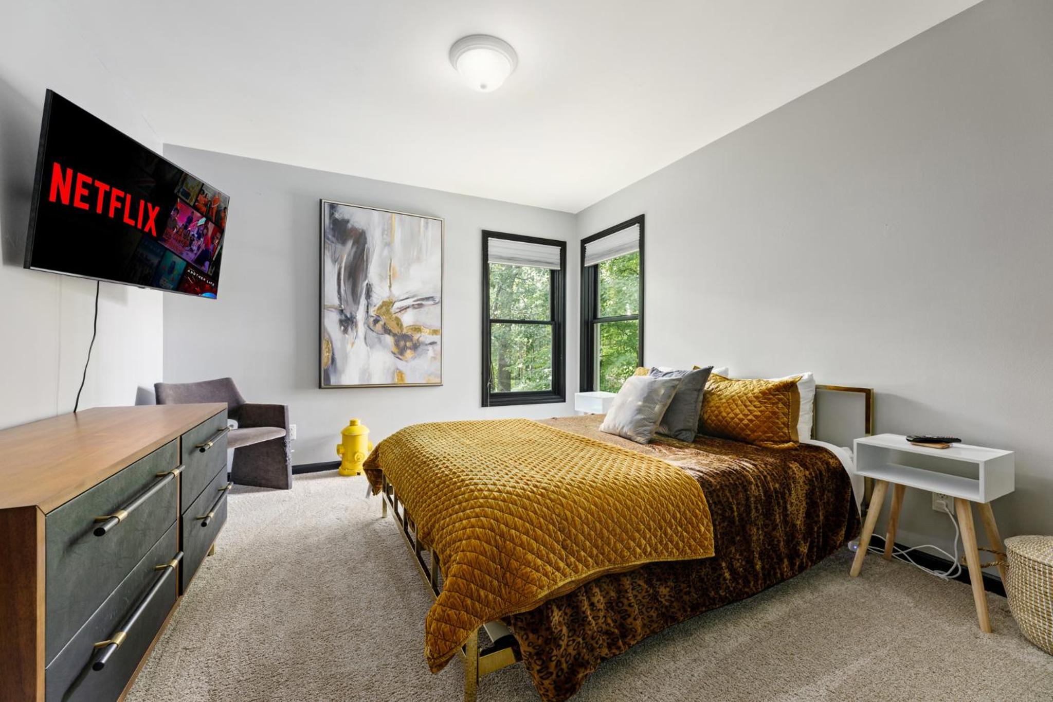Peaceful Luxury Unique 3 BDR Home with Cinema Gym and more