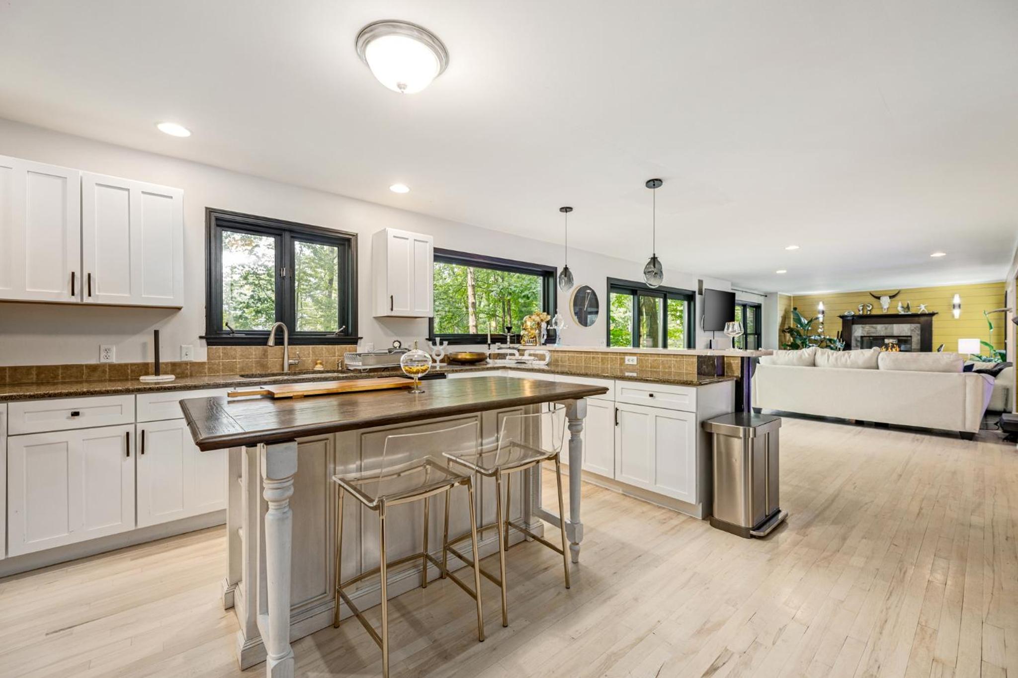 Peaceful Luxury Unique 3 BDR Home with Cinema Gym and more