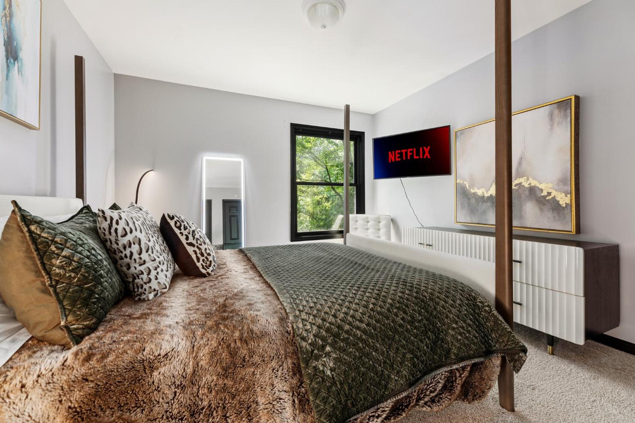 Peaceful Luxury Unique 3 BDR Home with Cinema Gym and more