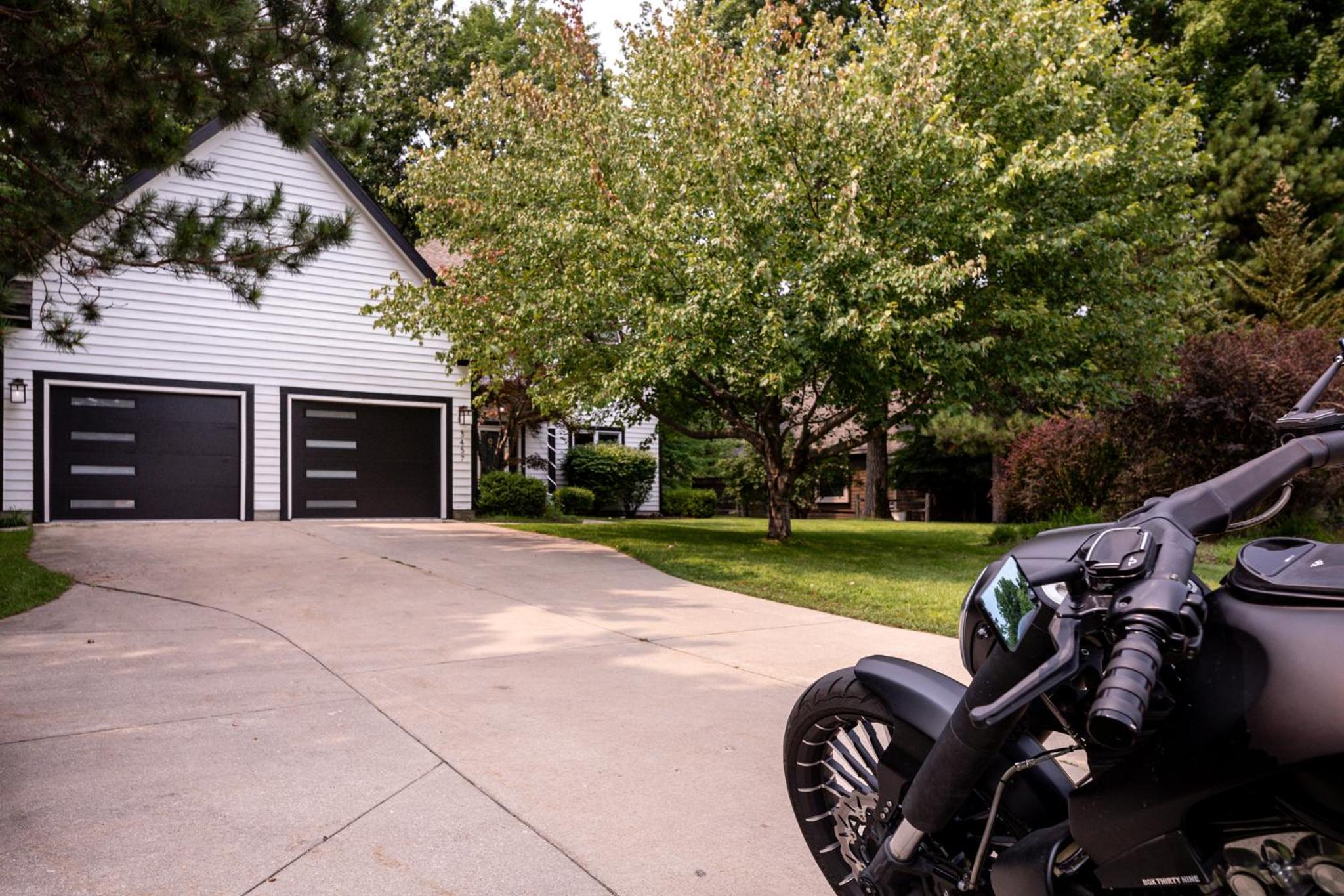 Peaceful Luxury Unique 3 BDR Home with Cinema Gym and more