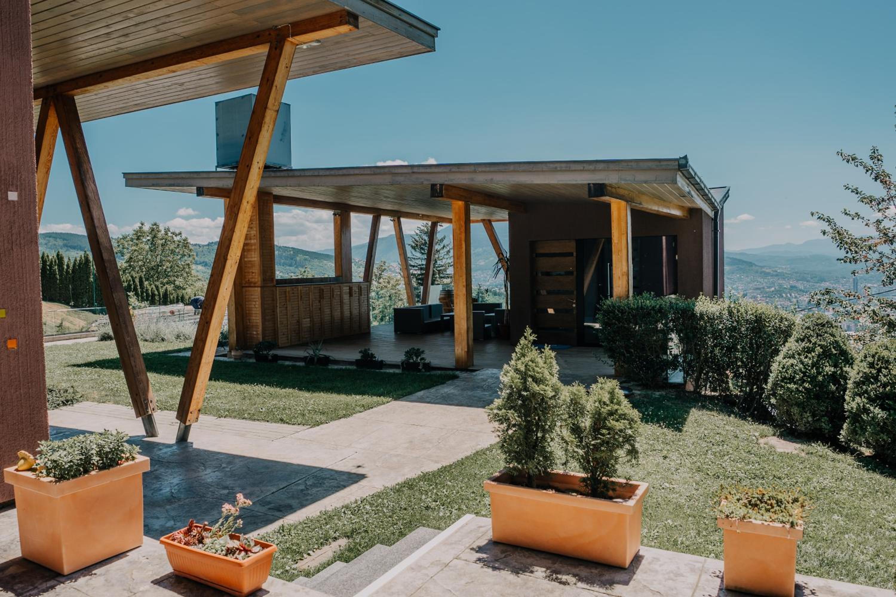 Hedona Vineyard Apartments