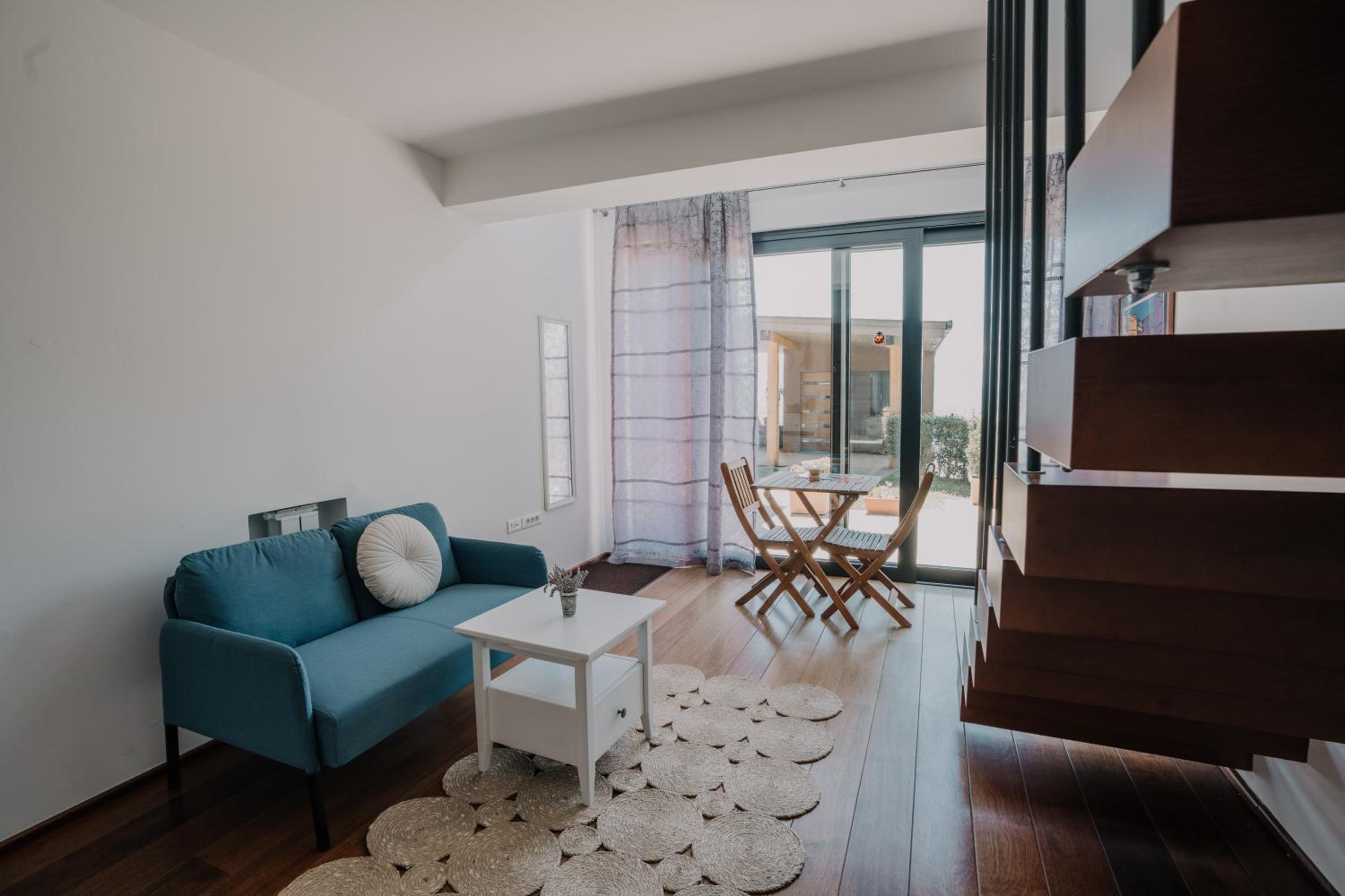 Hedona Vineyard Apartments
