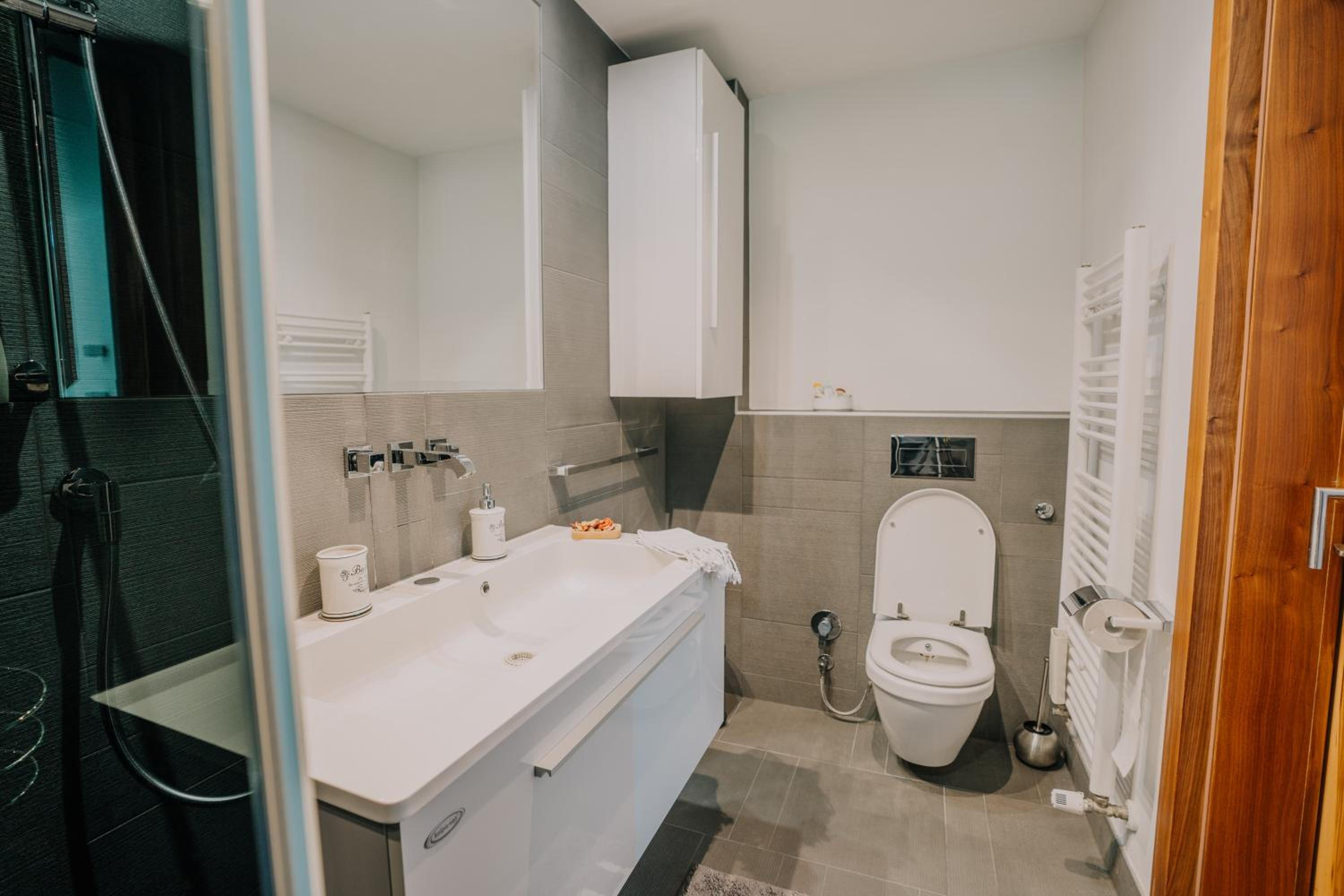 Hedona Vineyard Apartments