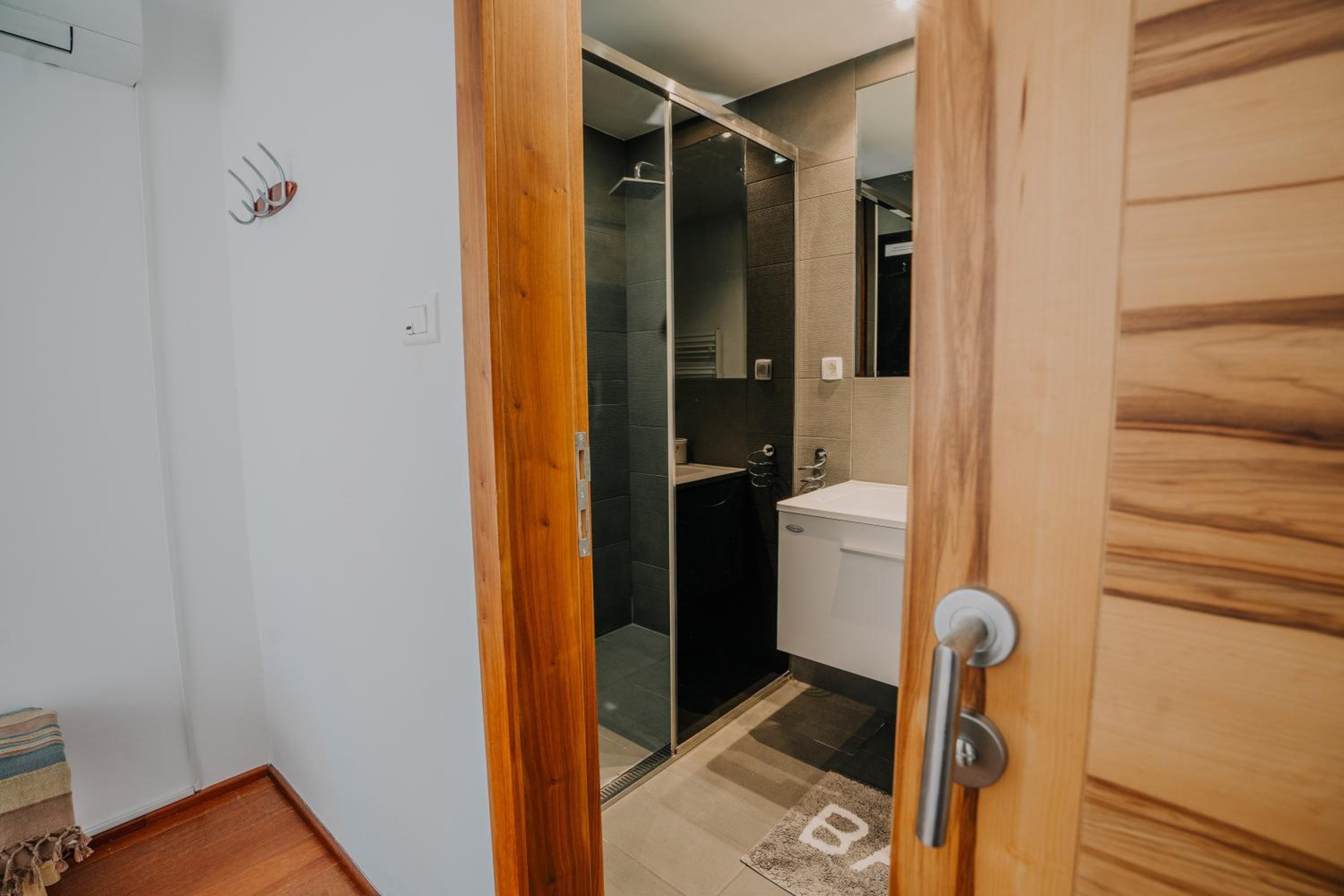 Hedona Vineyard Apartments