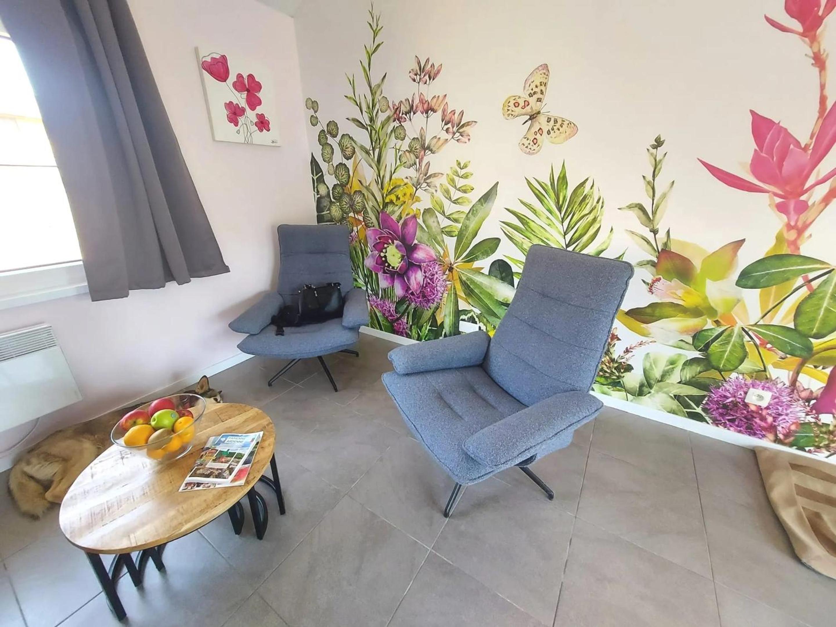 Comfortable chalet in Somme-Leuze with pétanque court