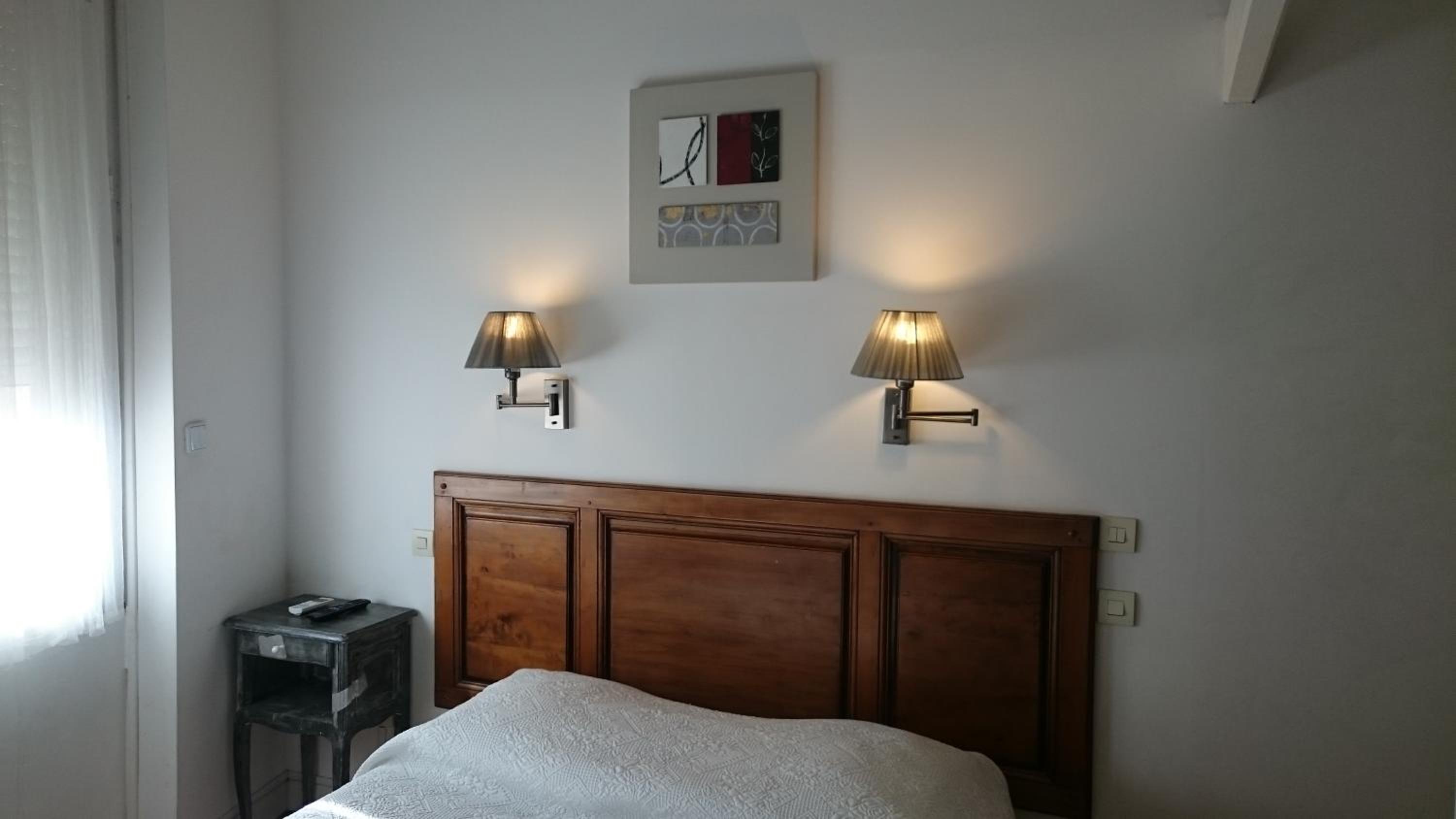 Hotel Le 5 en Martigues — hotel room